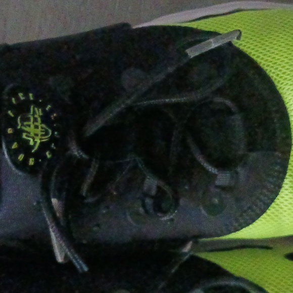 Final $6 3/15 Nike"Youth Lace Up Hurraches/Hightlighter Green/Black/White. Sz.6 - Picture 7 of 8